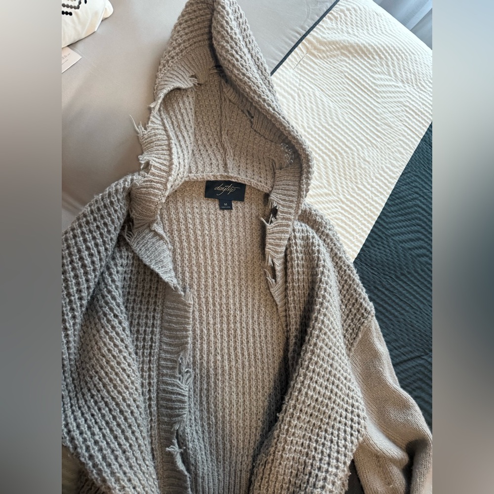 Daytrip gray Hooded Cardigan - Picture 6 of 7